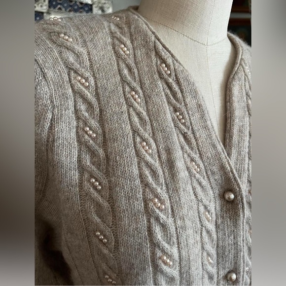 Vintage Beige Cable Knit Cardigan - Picture 2 of 4